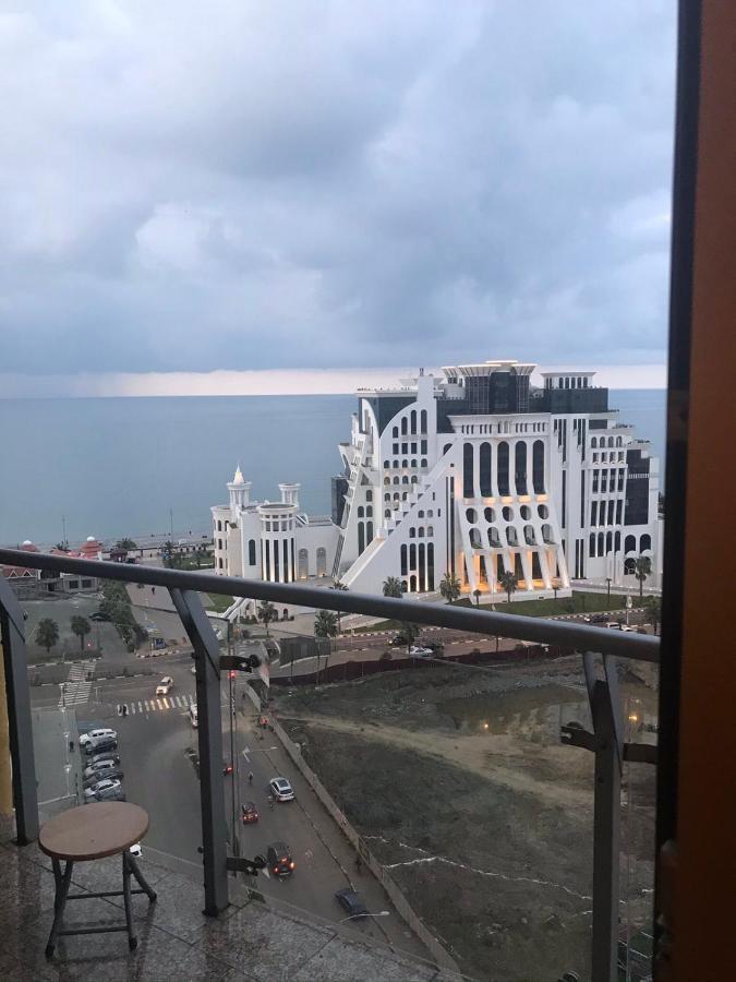 Orbi Plaza Tamara Aparthotel Batumi Exteriör bild
