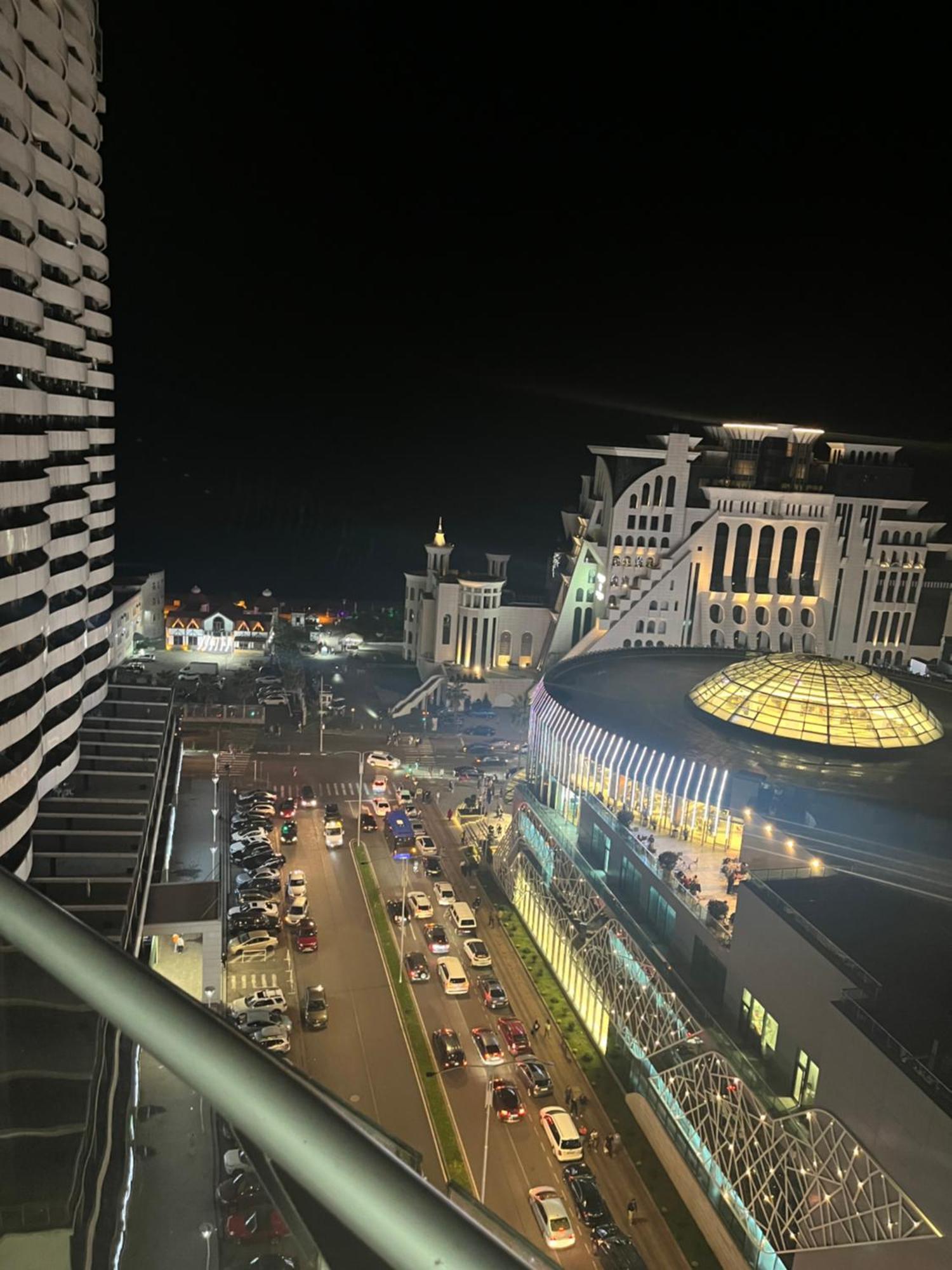 Orbi Plaza Tamara Aparthotel Batumi Exteriör bild