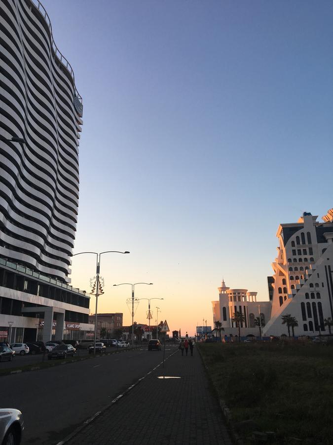 Orbi Plaza Tamara Aparthotel Batumi Exteriör bild