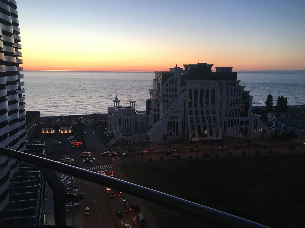 Orbi Plaza Tamara Aparthotel Batumi Exteriör bild