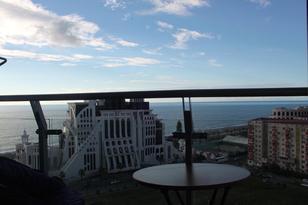 Orbi Plaza Tamara Aparthotel Batumi Exteriör bild